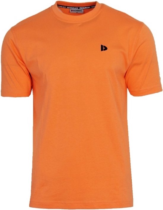 Oranje T-shirt met korte mouwen en een zwart logo op de linkerborst.