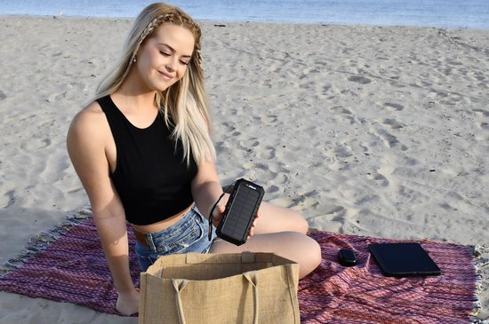 JIR Tech® - Solar Powerbank 30 000 mAh - Ingebouwde kabels - Solar Charger - Powerbank Zonneenergie - Draadloos opladen - Wireless charger - Snellaadfunctie - Snel Laden - Rood - Usb C - Noodpakket - Zaklamp - Meerdere Apparaten