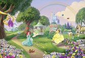 Fotobehang Disney Prinsessen in de Tuin - Met Regenboog en Bloemen - 368 x 254 cm