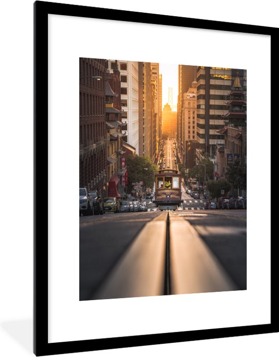 Fotolijst incl. Poster - Tijdens de zonsopgang rijdt een tram omhoog in de California Street - 60x80 cm - Posterlijst