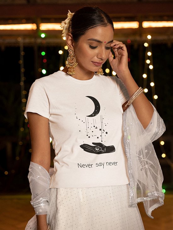 Shirt - Never say never moon - Wurban Wear | Grappig shirt | Leuk cadeau | Unisex tshirt | Mindfulness | Horoscoop | Spiritualiteit | Universum | Manifesteren | Wit