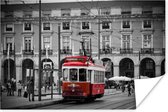 Poster Zwart-wit foto met een rode tram - 120x80 cm