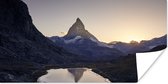 Poster De Matterhorn en de Riffelsee bij zonsopkomst in Zwitserland - 40x20 cm