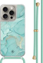 Casimoda® hoesje met mintgroen koord - Geschikt voor iPhone 15 Pro - Marmer mint groen - Afneembaar koord - TPU/polycarbonaat - Mint
