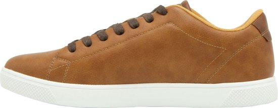 Bruine leren Jack & Jones sneakers met witte zool en bruine veters.