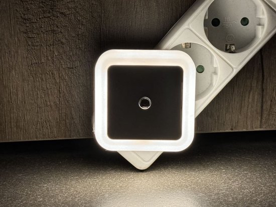 Led nachtlicht met sensor modern - warm - automatisch aan bij duisternis - Kinderlamp - Nachtverlichting kantoor of thuis - Anti-Diefstal lamp - Trapverlichting