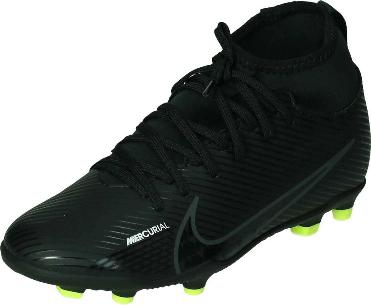 Zwarte Nike Jr. Mercurial Superfly 9 Club FG/MG voetbalschoen voor kinderen met groene noppen en een hoge kraag.