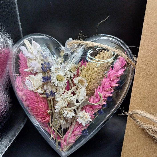 Droogbloemenkaart "hart onder de riem" en hart met roze droogbloemen | liefde | kaart | wDroogbloemen Wenskaart met Hart – “Hart onder de Riem” – Cadeaukaart Sterkte & Liefde – Decoratie Droogbloemen – Beterschap & Support