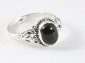 Bewerkte zilveren ring met onyx - maat 19.5