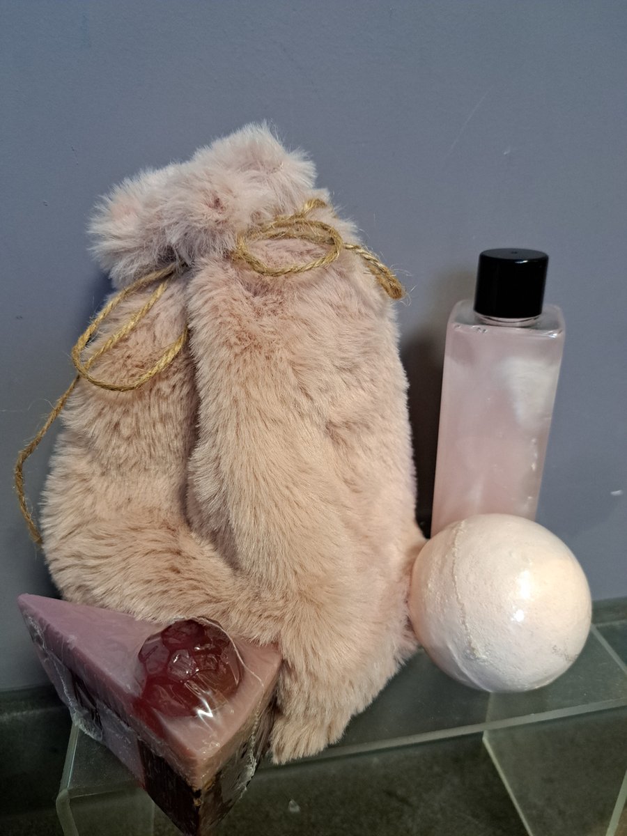 Goedkoopste geschenk set vrouwen verjaardag - moeder dag - leuk geschenk - origineel kado - kerst - lavendel - rozen - jojoba - bruisbal - douche gel - zeepstuk