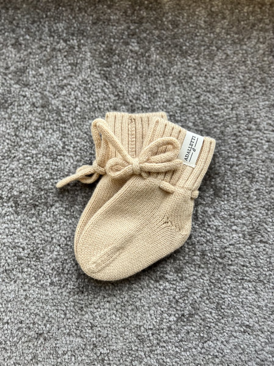 Adalletti Merino wol booties Camel | Merino slofjes | Merino sokken | baby | baby slofjes