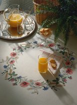Borduurpakket tafelkleed bloemenkrans van Eva Rosenstand met telpatroon op linnen