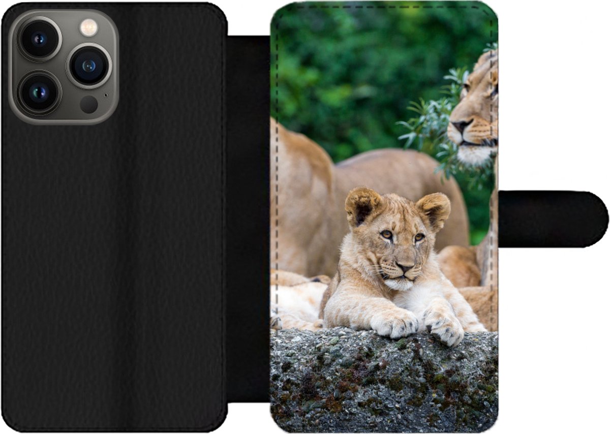 Telefoonhoesje Geschikt voor iPhone 13 Pro Max telefoonhoesje - Leeuwen - Dieren - Welpen - Met vakjes - Wallet case met magneetsluiting