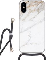 Hoesje met koord Geschikt voor iPhone XS - Marmer print - Steen - Wit - Goud - Marmer printlook - Steen - Luxe - Siliconen - Crossbody - Backcover met Koord - Telefoonhoesje met koord - Hoesje met touw