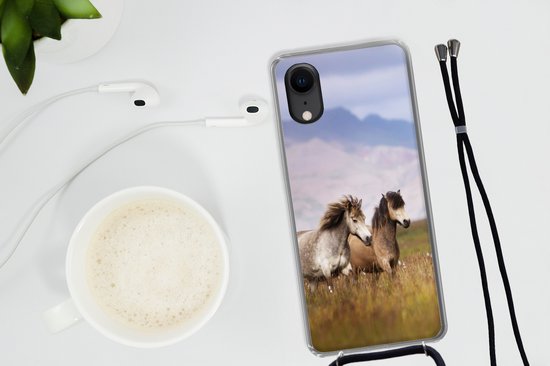 Coque avec cordon Adapté pour iPhone XR - Paarden - Herbe - Montagnes - Siliconen - Bandoulière - Coque arrière avec cordon - Coque téléphone avec cordon - Coque avec cordon