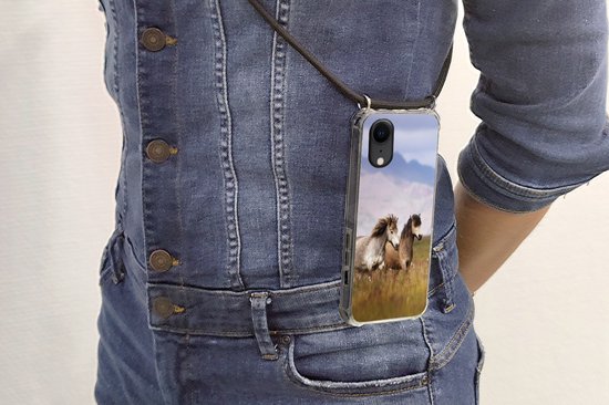 Coque avec cordon Adapté pour iPhone XR - Paarden - Herbe - Montagnes - Siliconen - Bandoulière - Coque arrière avec cordon - Coque téléphone avec cordon - Coque avec cordon