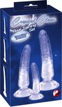 Verpakking van de 'Crystal Clear Anal Training Set' met drie transparante paarse dildo's.