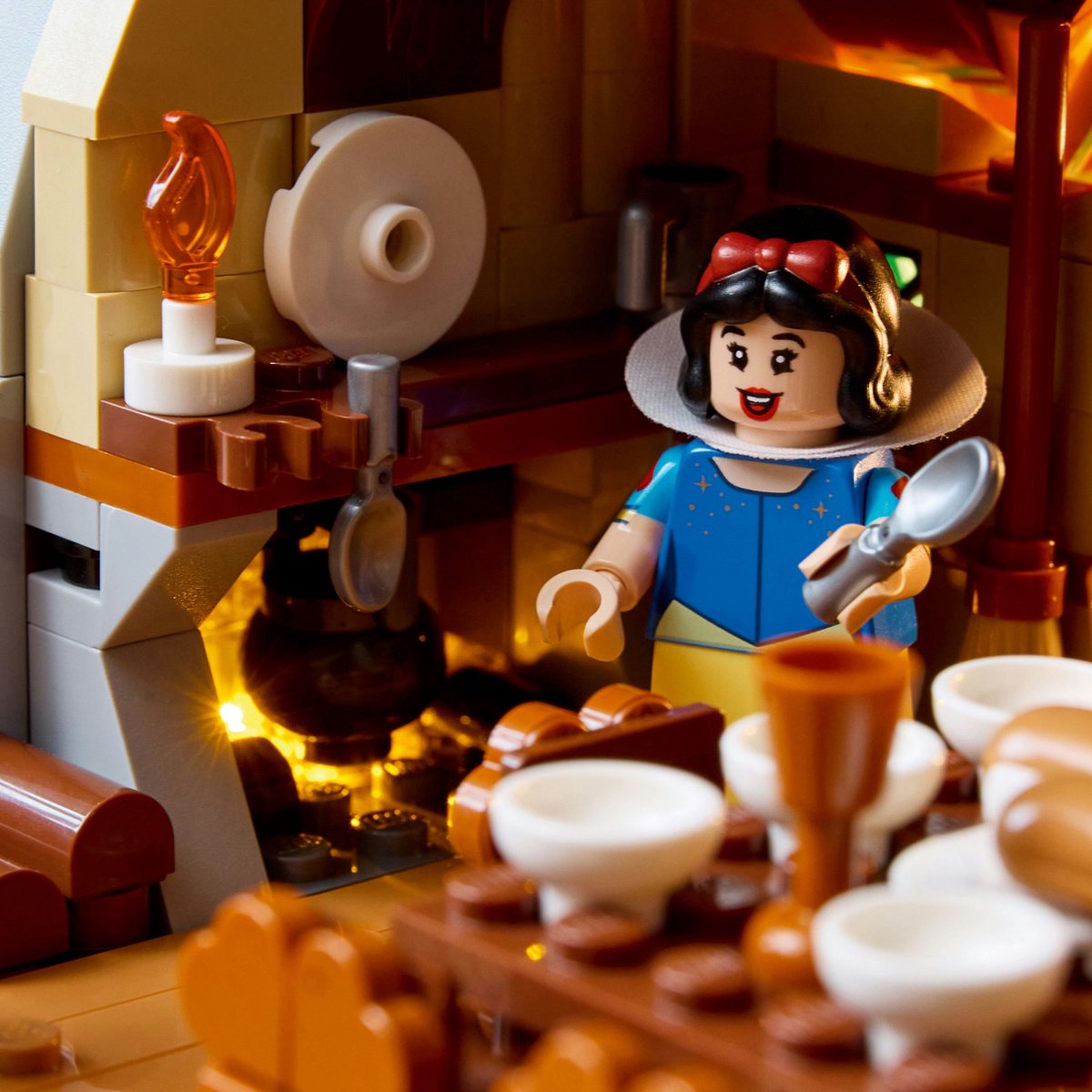LEGO Disney Huisje van Sneeuwwitje en de zeven dwergen - 43242 — afbeelding 18