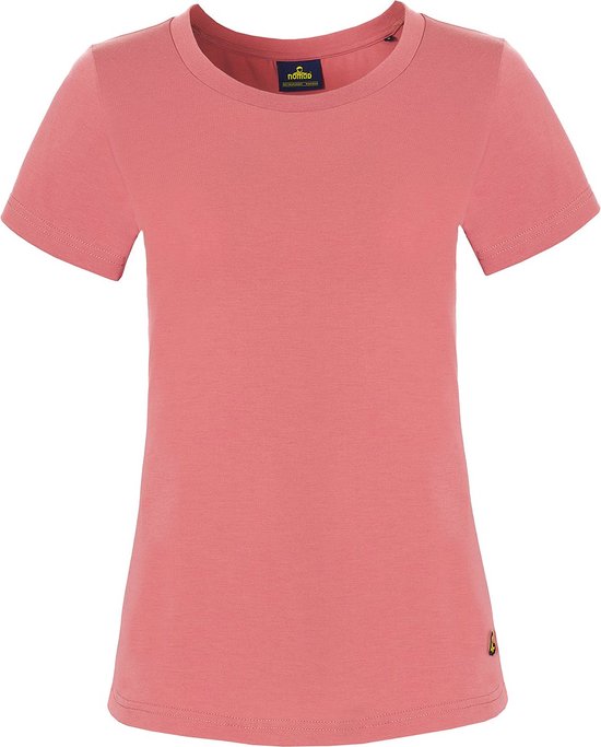 T-shirt rose à manches courtes, avec étiquette NOMAD et petit logo jaune en bas à droite.