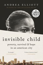 Boek 'Invisible Child' van Andrea Elliott, met een portret van een jonge vrouw en de tekst 'poverty, survival & hope in an american city'.