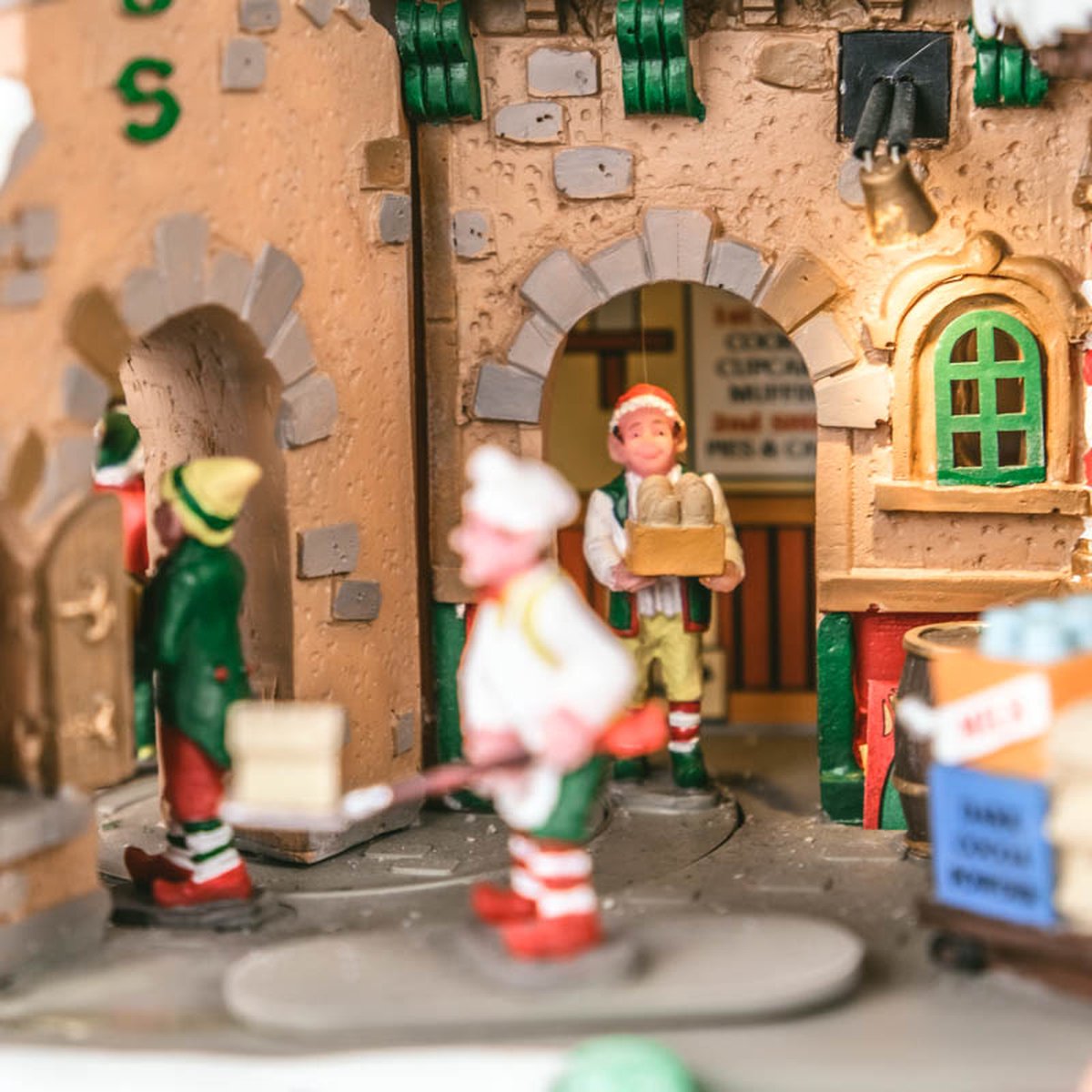 Lemax Kerstdorp Mrs. Claus' Kitchen - met verlichting - 4.5V adapter – foto 5