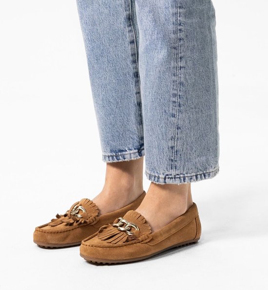 Zwarte suède loafer met goudkleurig detail | Instappers