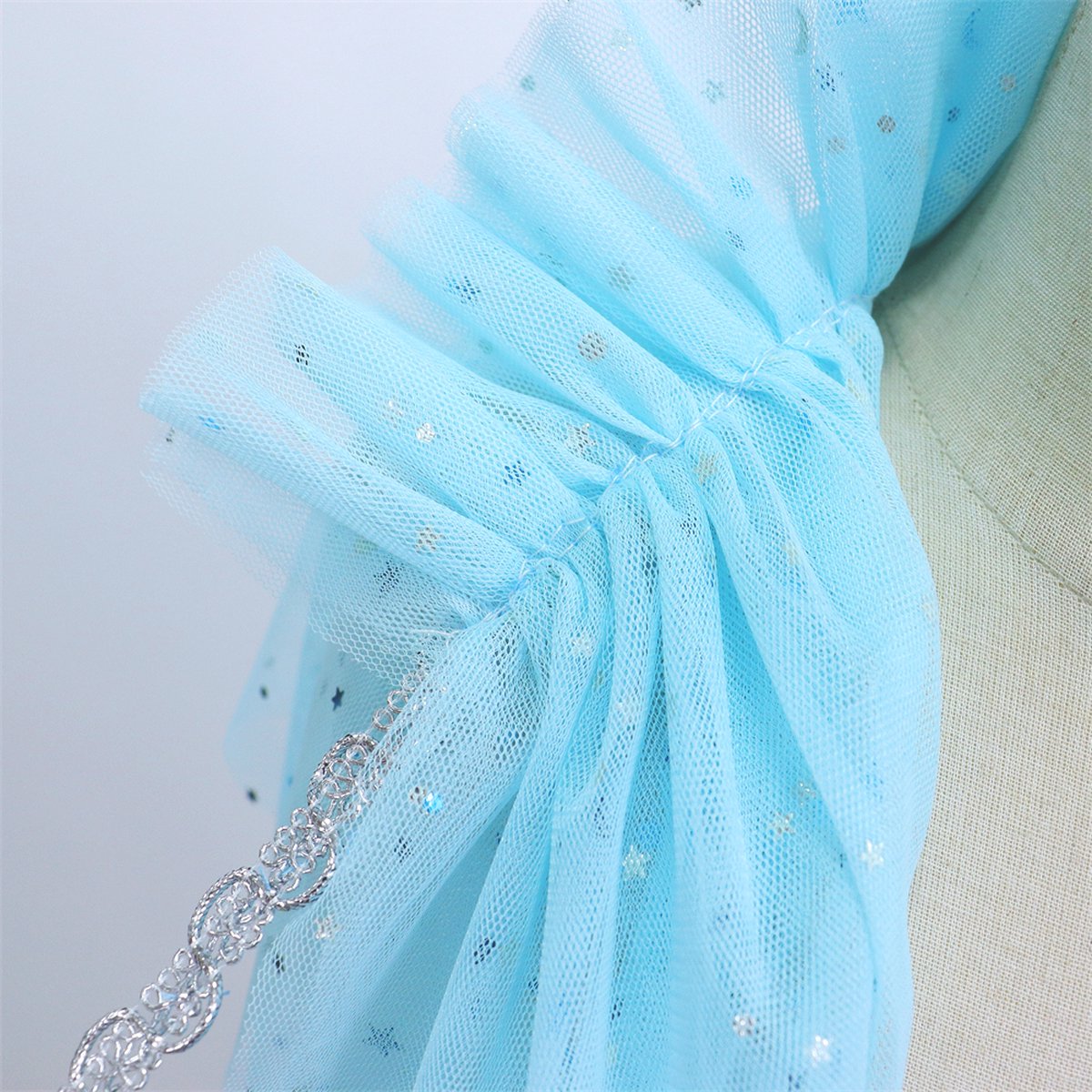 Joya Kids® Verkleedcape met Accessoires Licht Blauw | Prinsessencape | Cape Set | Unicorn | Meisje Verkleedset | Carnvalskleding Meisjes | Met Kroon, Staf, Handschoenen en Sieradenset — afbeelding 5