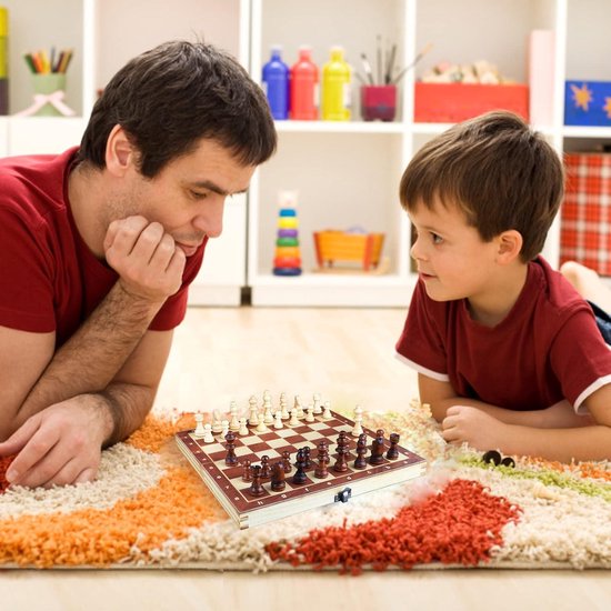 OkidSTEM Magnetisch schaakspel met reisschaakbord en 2 extra koninginnen voor kinderen en volwassenen (groen en wit - schaakbord