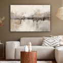 Peinture abstraite dans des tons beige, gris et brun sur un mur au-dessus d'un canapé beige.