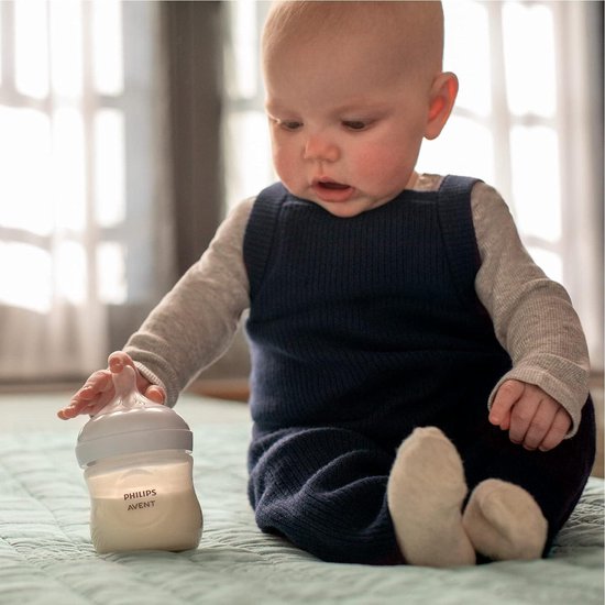 Babyfles cadeauset voor pasgeboren baby's - 4 babymelkflessen ultra soft-fopspeen en flessenborstel - 0-12 maanden - model SCD838/11 van Philips Avent — afbeelding 2