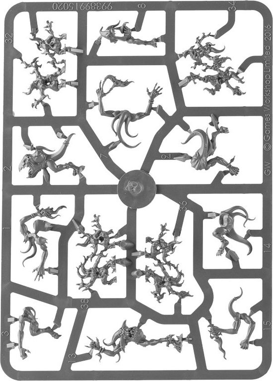Platine grise moulée par injection avec de nombreuses petites figurines démoniaques de Tzeentch Blue Horrors.