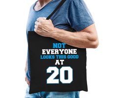 Not everyone looks this good at 20 cadeau tasje zwart voor heren - 20 jaar verjaardag kado tasje