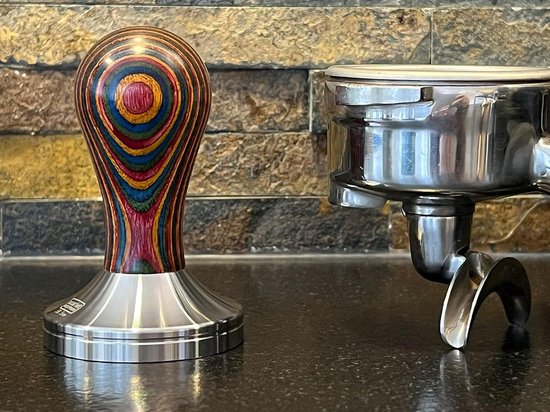Tamper classic colorato, elegante timbro espresso con manico