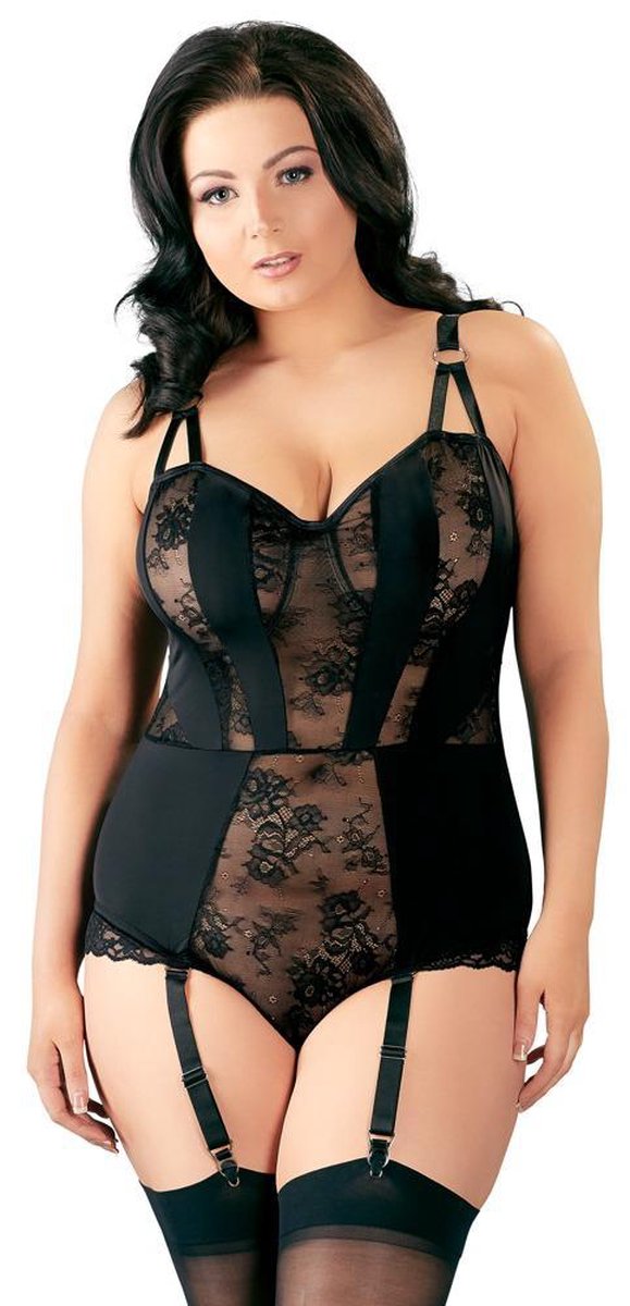 Cottelli Plus Size – Jarretel Body Lingerie Set met Transparante Delen en Verticale Stukken Vrouwelijk en Uitdagend – Maat 85E/L – Zwart