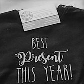 Baby Romper zwart met tekst bedrukking best present this year | lange mouw | zwart wit | maat 50/56 cadeau geboorte jongen meisje kraamcadeau zwangerschaps aankondiging