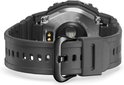 Achterkant van een zwart G-Shock horloge met metalen deksel en zwarte gesp. 'DW-H5600' en '20BAR' gegraveerd.