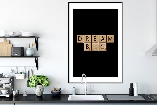 Citation au scrabble Dream Big sur fond noir 80x120 cm