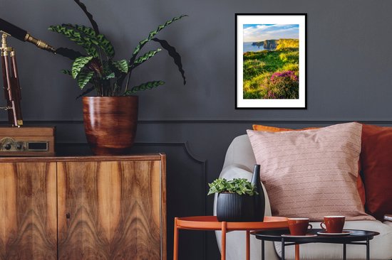 Photo en cadre - Fleurs irlandaises sur les falaises de Moher Cadre photo noir avec passe-partout blanc petit 30x40 cm - Affiche sous cadre (Décoration murale salon / chambre)
