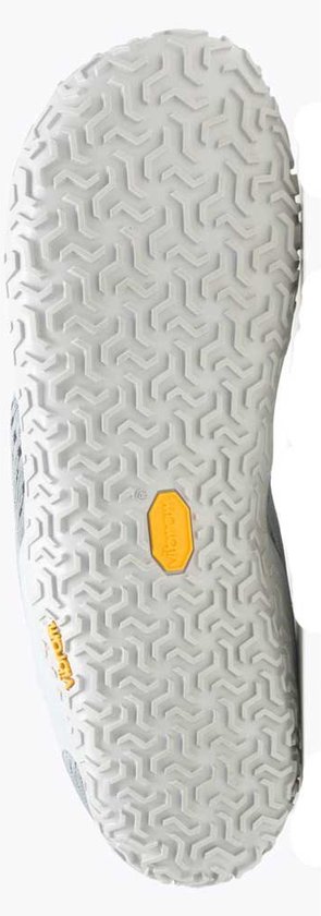 Onderkant van een grijze Merrell Vapor Glove 6 schoen met Vibram logo en geometrisch patroon.