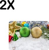BWK Stevige Placemat - Kerstballen in de Sneew - Kerstsfeer - Set van 2 Placemats - 35x25 cm - 1 mm dik Polystyreen - Afneembaar