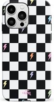 xoxo Wildhearts Thunderstruck - Double Layer - Hard Case geschikt voor iPhone 14 Pro Max hoesje - Bliksem hoesje - Dames hoesje geschikt voor iPhone 14 Pro Max hoesje - Geruit hoesje - beschermhoes - geblokt - zwart / wit