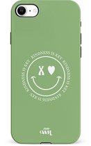 xoxo Wildhearts Kindness Is Key - Double Layer - Smiley case hoesje geschikt voor iPhone SE 2022 / SE 2020 / 8 / 7 hoesje - Hoesje met smiley face - Emoji hoesje geschikt voor Apple iPhone SE 2022 / SE 2020 / 8 / 7 hoesje - Groen
