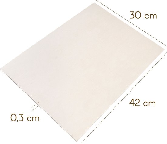 Licht houten multiplex plaat van 42 x 30 cm met een dikte van 0,3 cm.