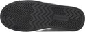 Onderkant van een donkerbruine veterboot met een zigzagprofiel en de tekst SHOESME.