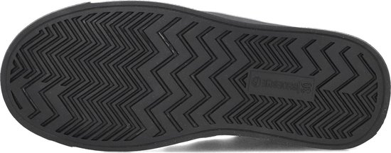 Onderkant van een donkerbruine veterboot met een zigzagprofiel en de tekst SHOESME.