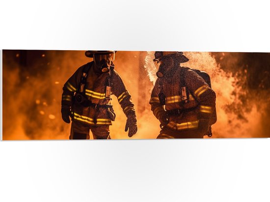PVC Schuimplaat - Brandweermannen aan het Werk bij Felle Brand - 90x30 cm Foto op PVC Schuimplaat (Met Ophangsysteem)