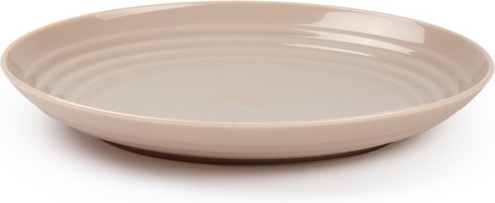 Beige rond kunststof bord met subtiele ribbels.