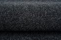 Détail d'un tapis gris foncé chiné avec une structure en boucle