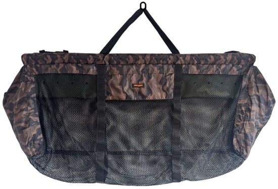 Skarp Camo Recovery Sling weegzak met camouflageprint en zwarte netstof.