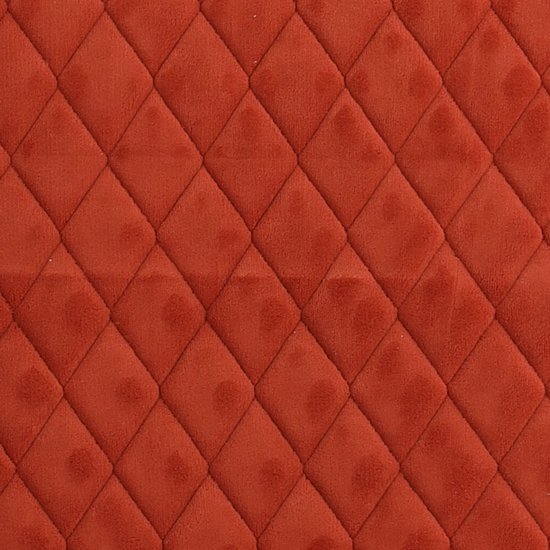 Detail van oranje, gewatteerd stof met ruitpatroon.